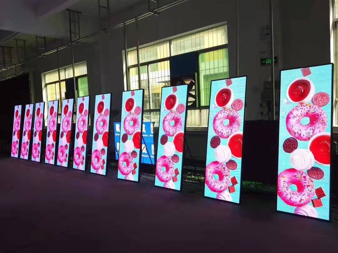 P2.5mm P4 USB WIFI 4G Outdoor Led Poster Video Display Floor Standing