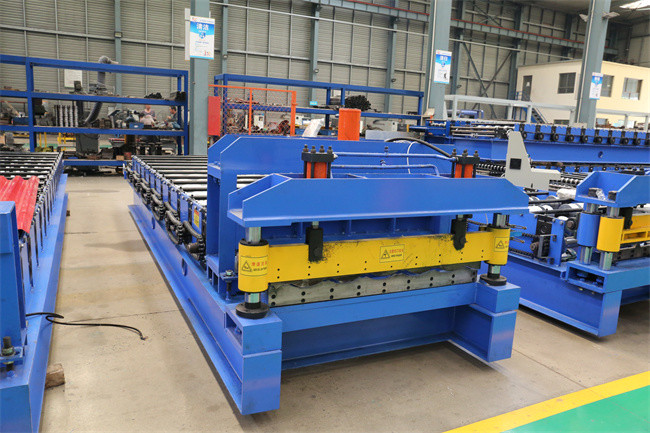 Iron 3-5m/Min Glazed Tile Roll Forming Machine For Roof Wall Panel