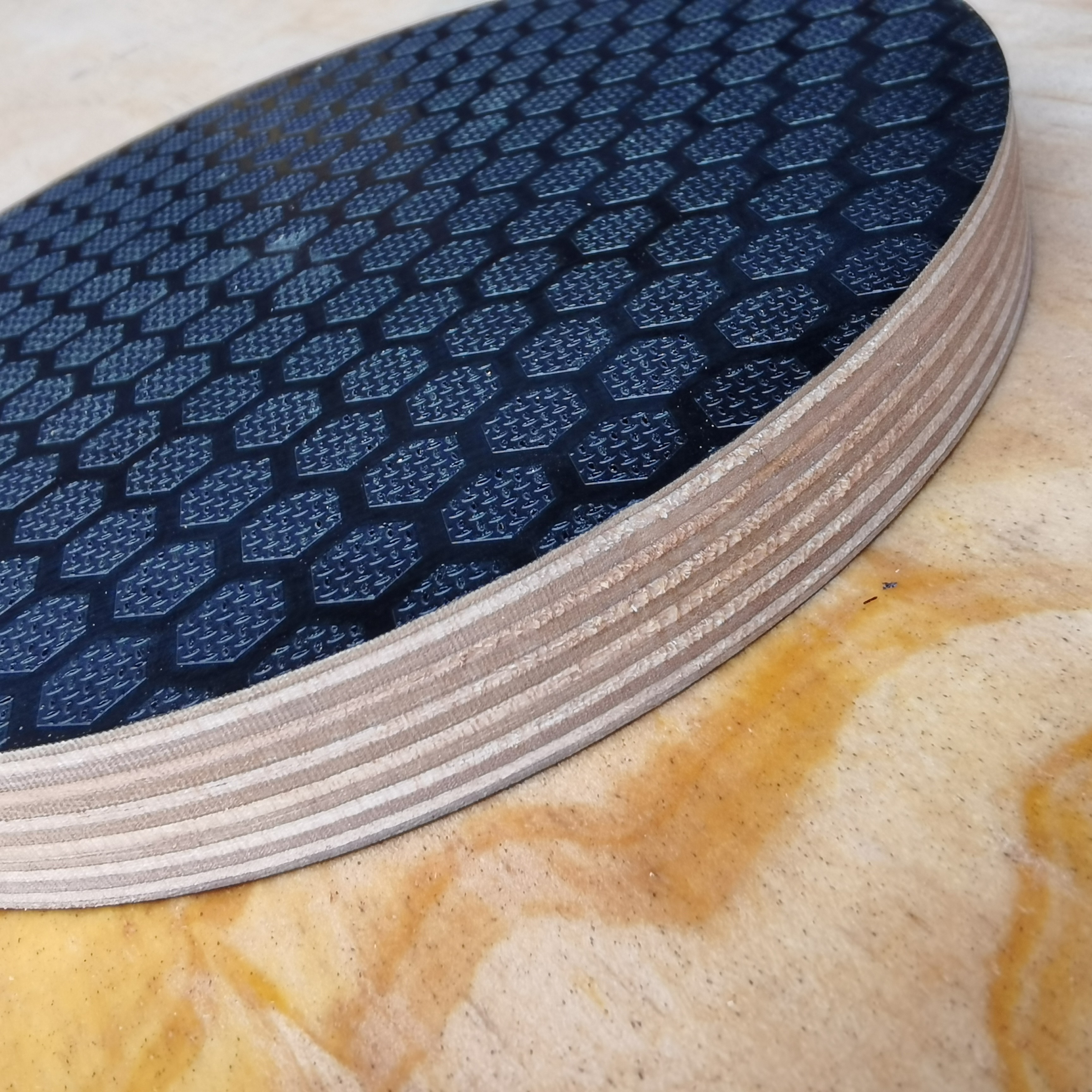 E1 12mm Anti Slip Hardwood Film Faced Plywood For Construction