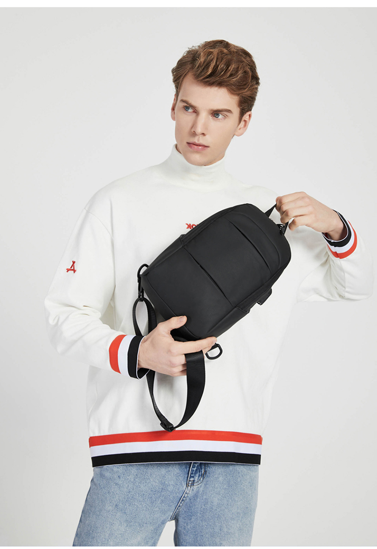 ISO9001 Anti Theft Men Shoulder Bags With USB Charging