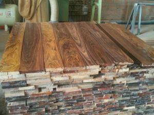 China Stable Kiln Wood Sawn Timber , Rough Sawn Lumber Customize Size A Grade on sale
