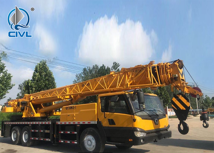 30 Ton Truck Crane 206kw Engine Five Section Octagon Large Rounded Telescopic Boom