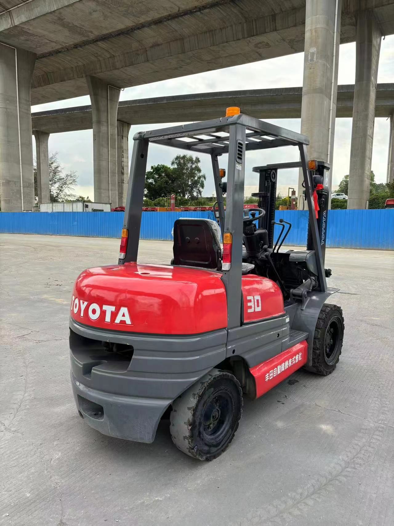 Used forklifts from Toyota 6FD30 Japan, used road construction machinery