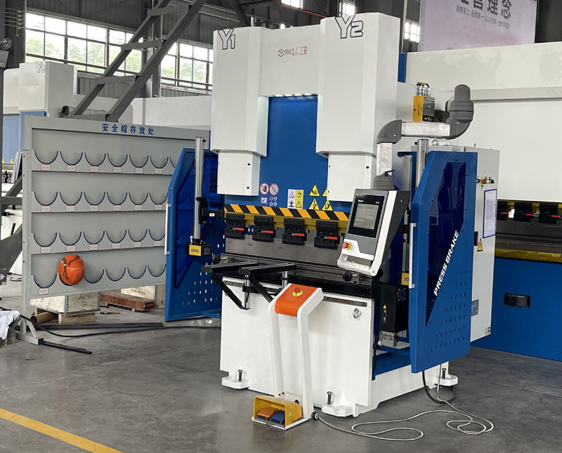 Delem DA53T Press Bending Machine 40T Mini CNC Press Brakes 1200mm 4+1 Axis