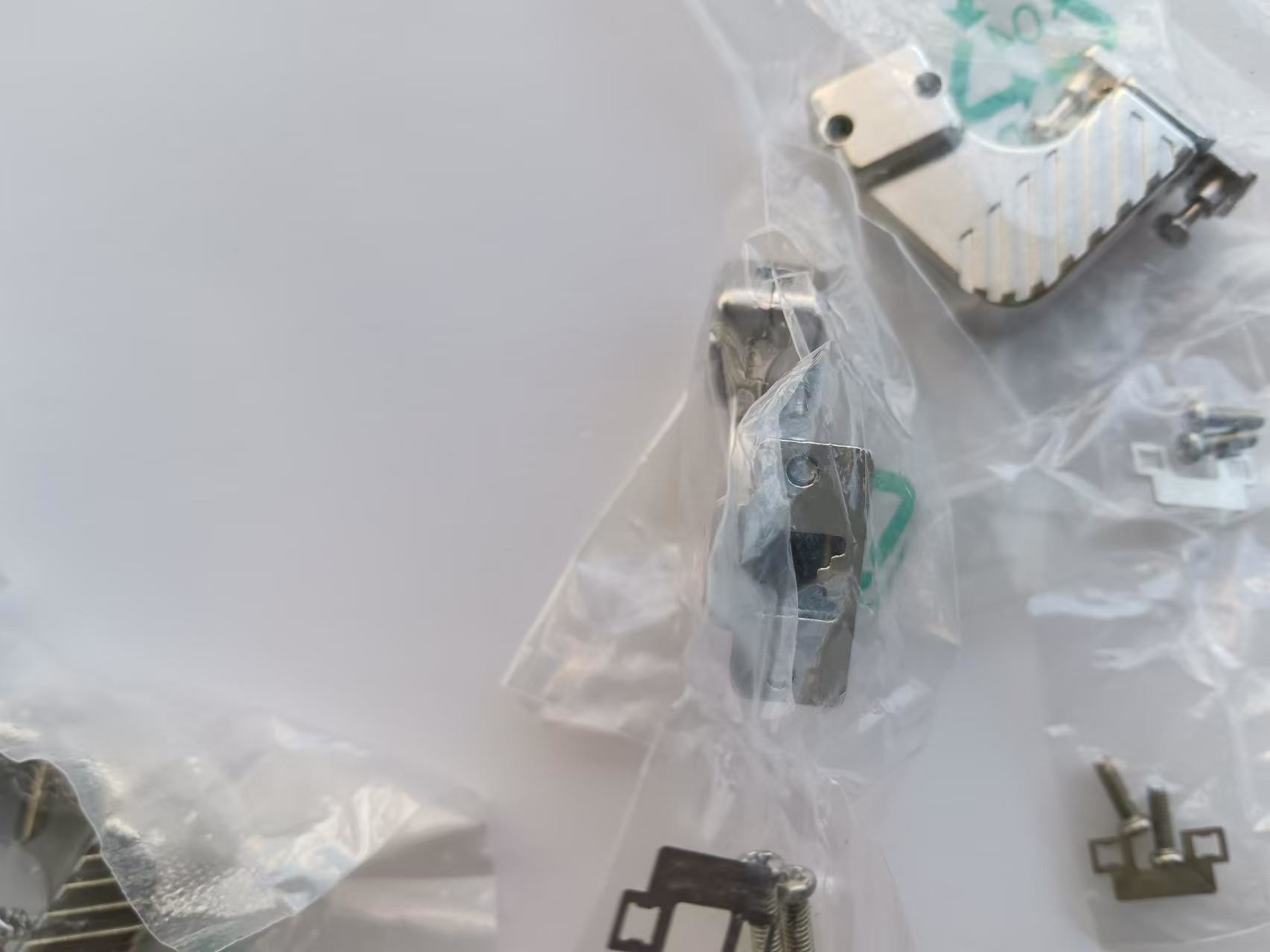 Silver Color 100V Servo Motor Cable Connectors 2 Pin