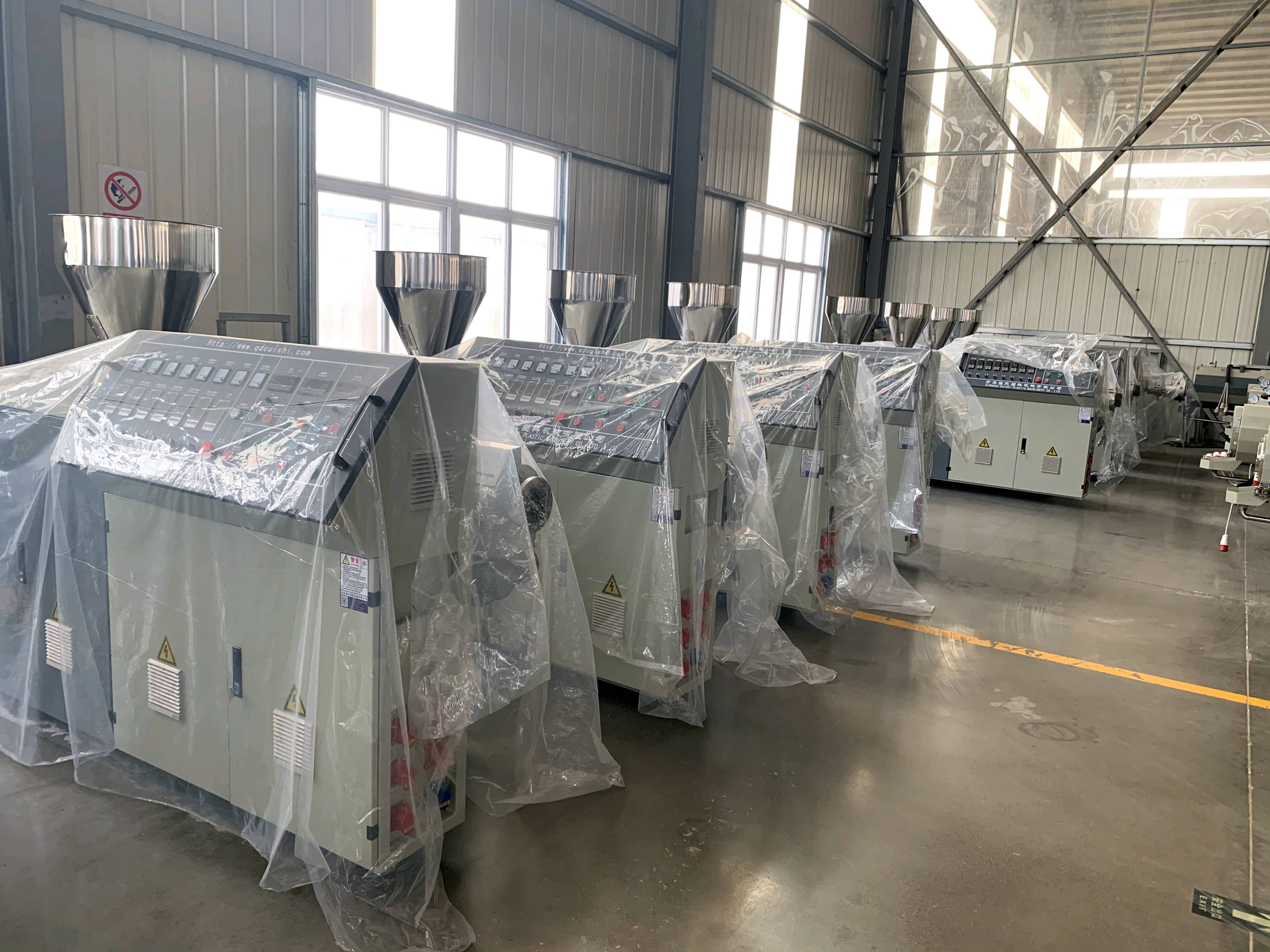 Polymer Extrusion Hot Water Supply Pipe Plastic Screw Extruder With 70mm Screw Diameter And 1000mm Screw Length