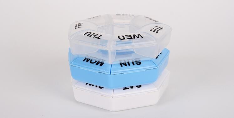 Portable Creative style foldable travel plastic cup with pill case, Random color creative travel cup with pill case for