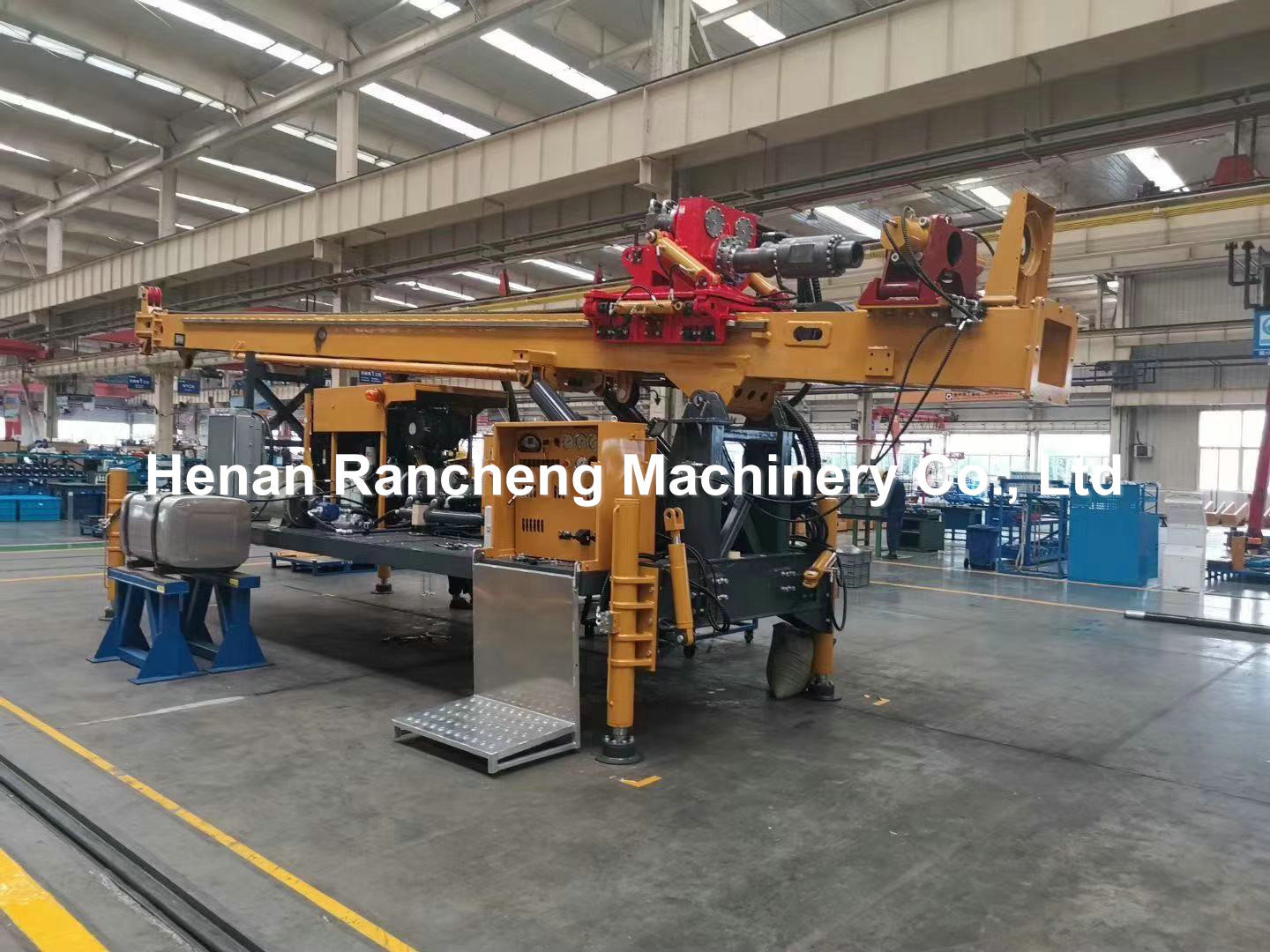 500m Depth Water Well Hydraulic Drilling Machine 113KW Cummins Diesel Engine