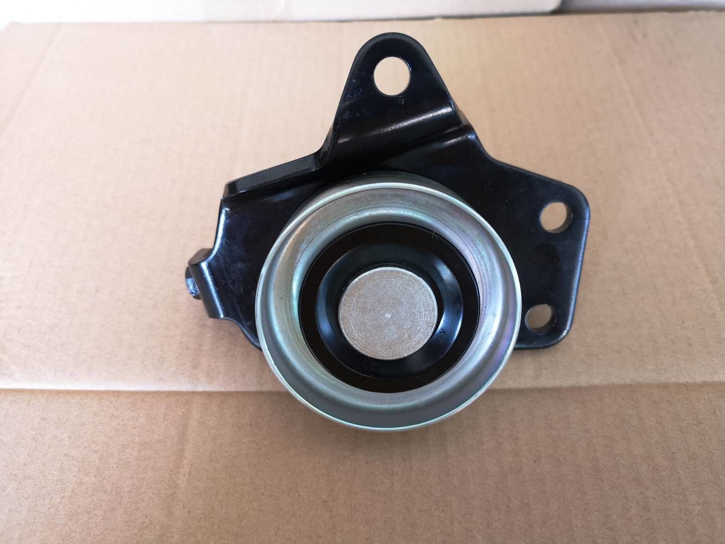 4HK1 Fan Belt Adjuster 8980318111 FSR FRR NPR NNR NMR Engine Model 4HK1 Fan Belt Tensioner pulley