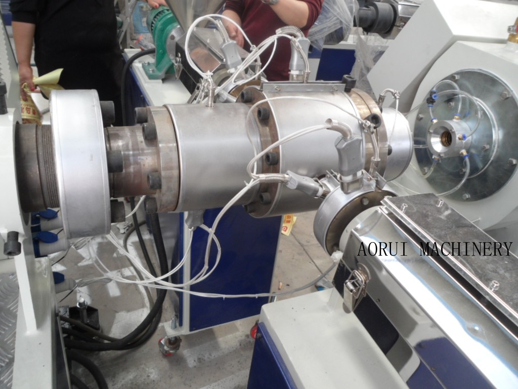 High Efficiency Plastic Pipe Extrusion Line / Full Automatic PE Pipe Making Machinery