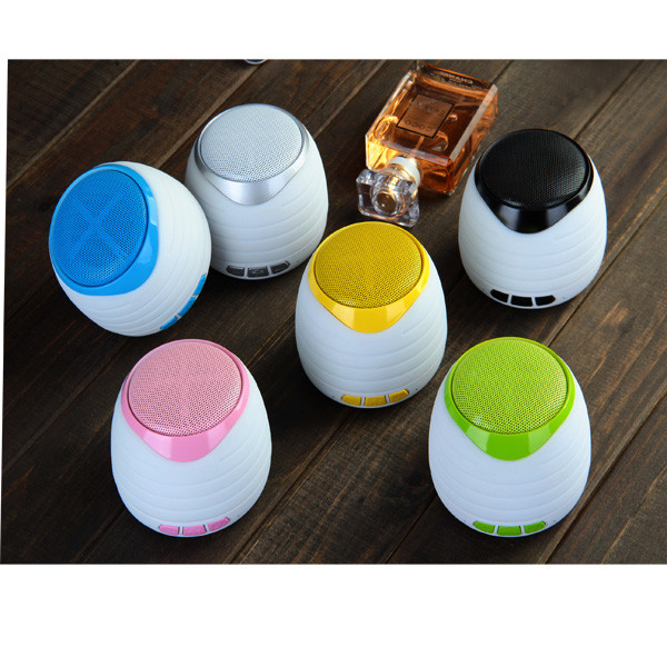  Portable Mini shockproof Bluetooth Speaker Built-in Microphone Manufactures