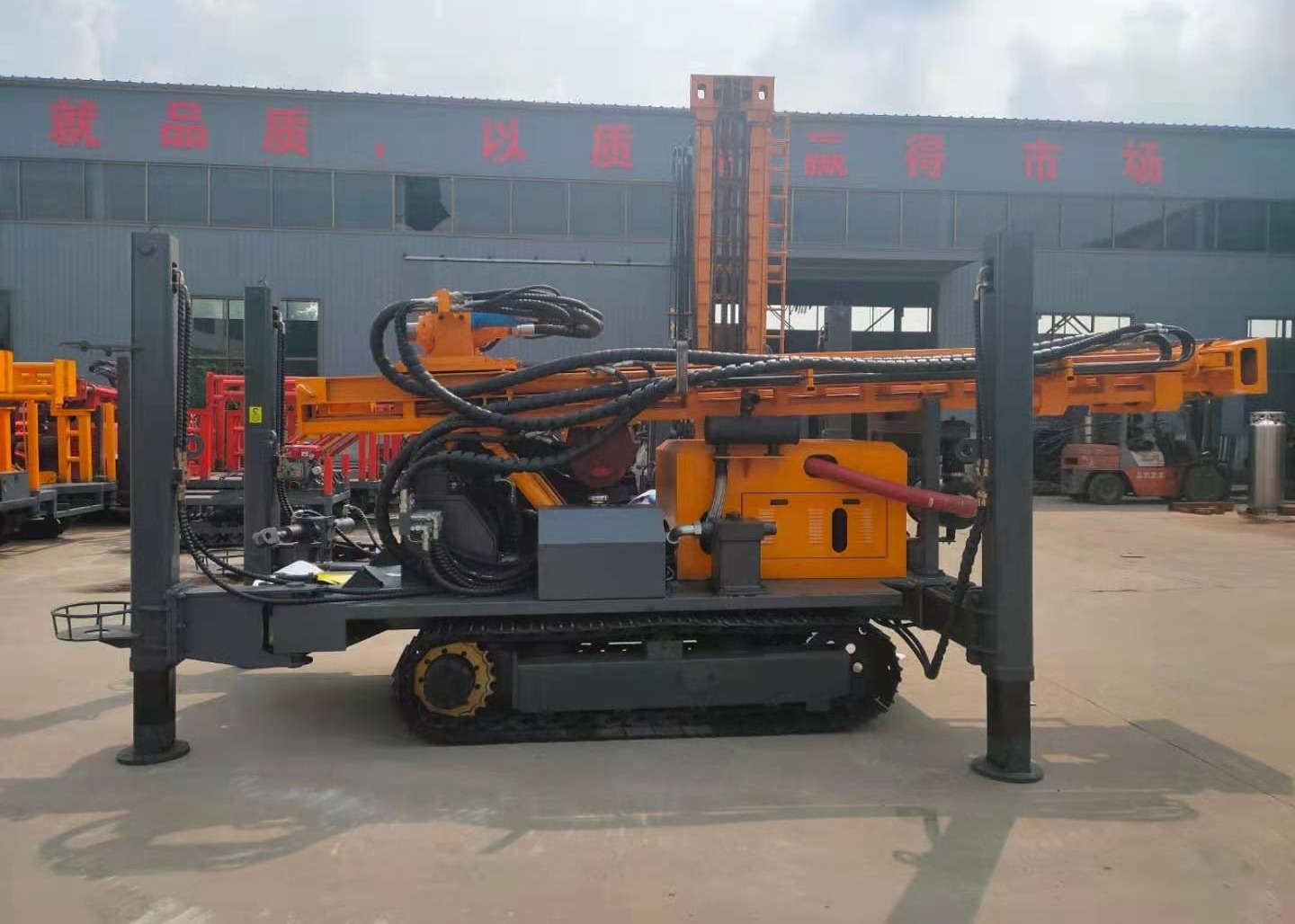 Water Well Rock Pneumatic Drilling Rig Machine 450 Meters Depth 30 Mt Lifting Force