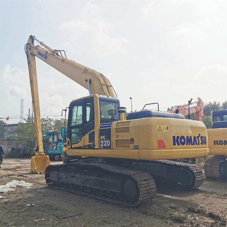 Shanghai Used Long Arm Excavator 24 Ton Komatsu PC240-8 Crawler Earth-moving Machinery