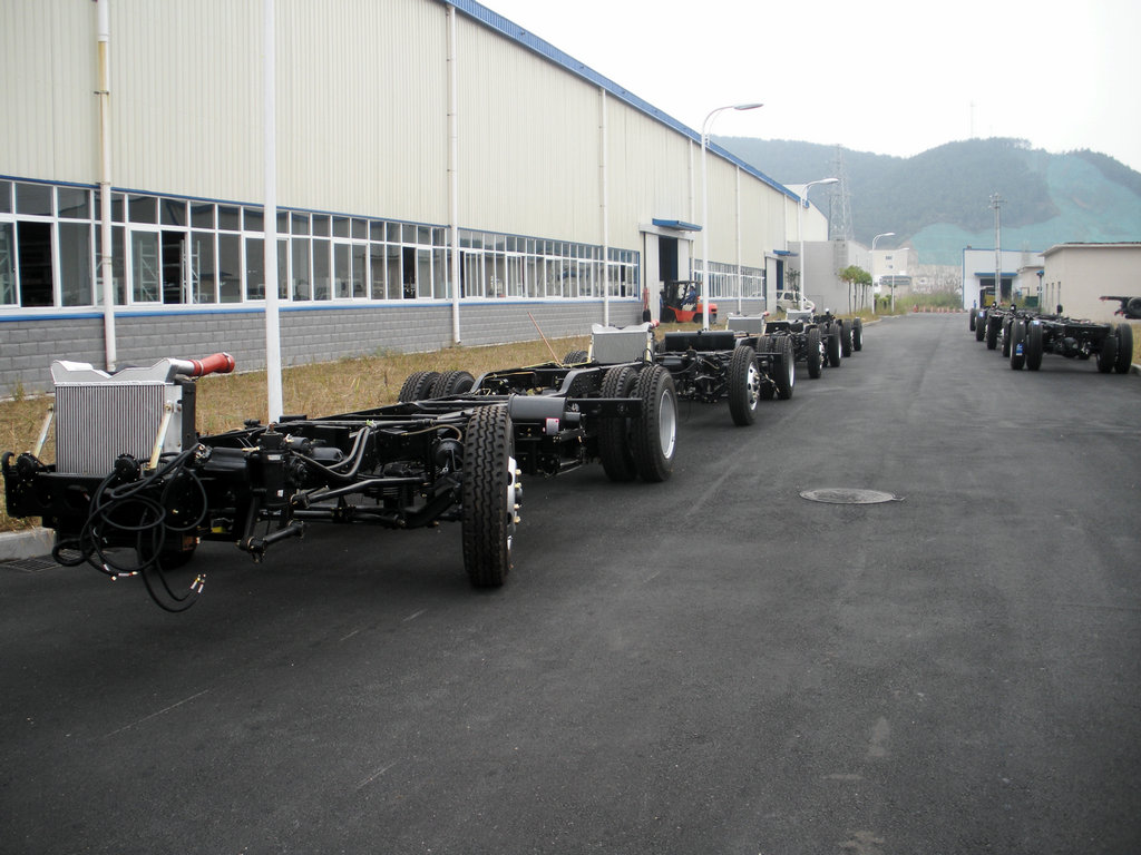 Euro3 Dongfeng EQ6710KSAC1 Bus Chassis,Dongfeng Coach Bus Chassis,Dongfeng City Bus Chassis