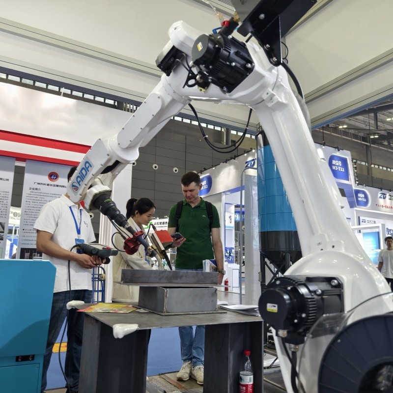Collaborative Robotic Welding Equipment ARC Welding Robot with Customization
