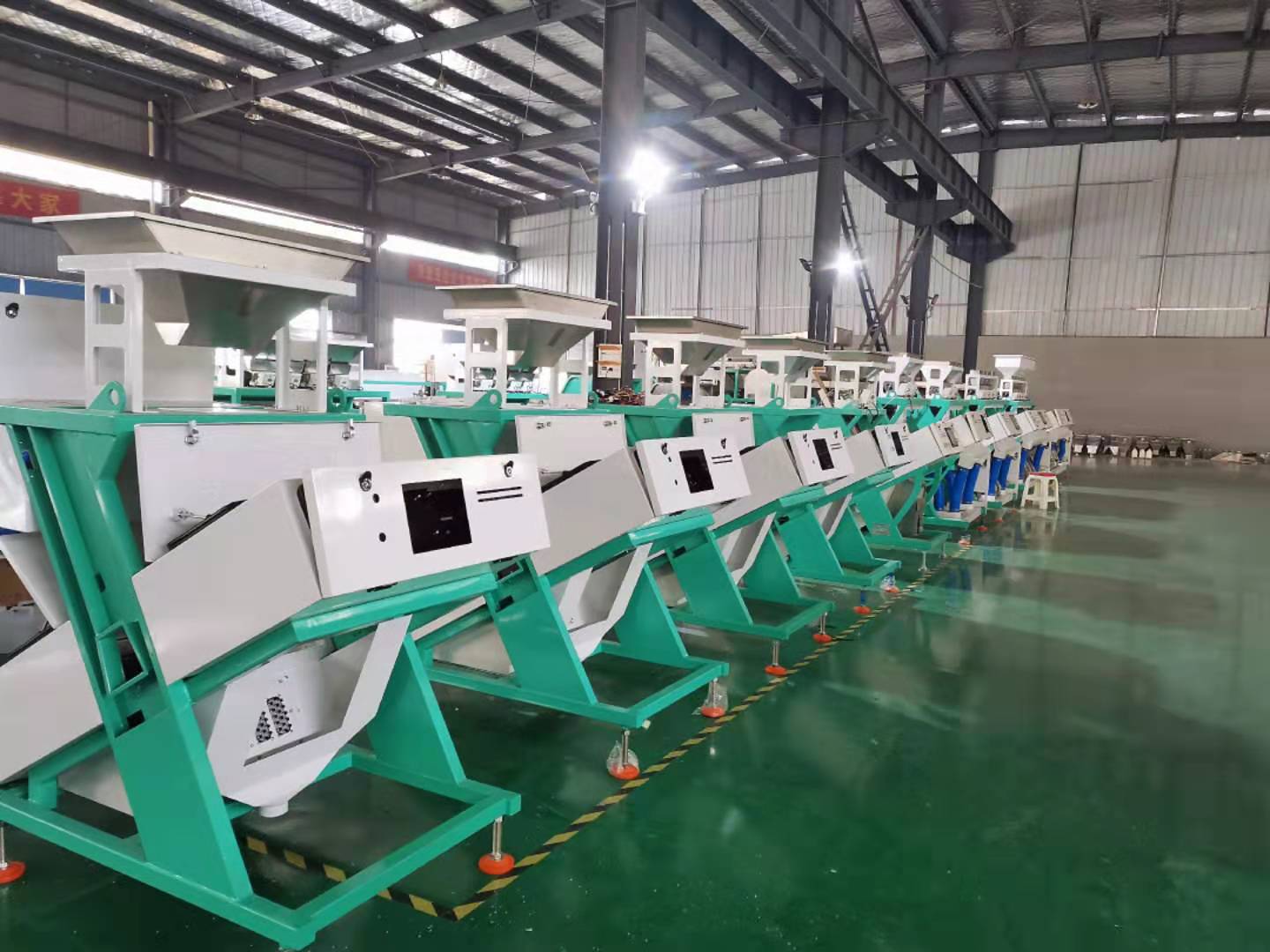 10 Chutes High Output Grain Color Sorter Equipped With Visible Sight Mirror