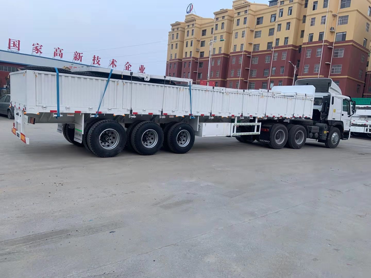Double Deck 3-axle Steel Animal Transport Storehouse Bars Semi Trailer Superior Design