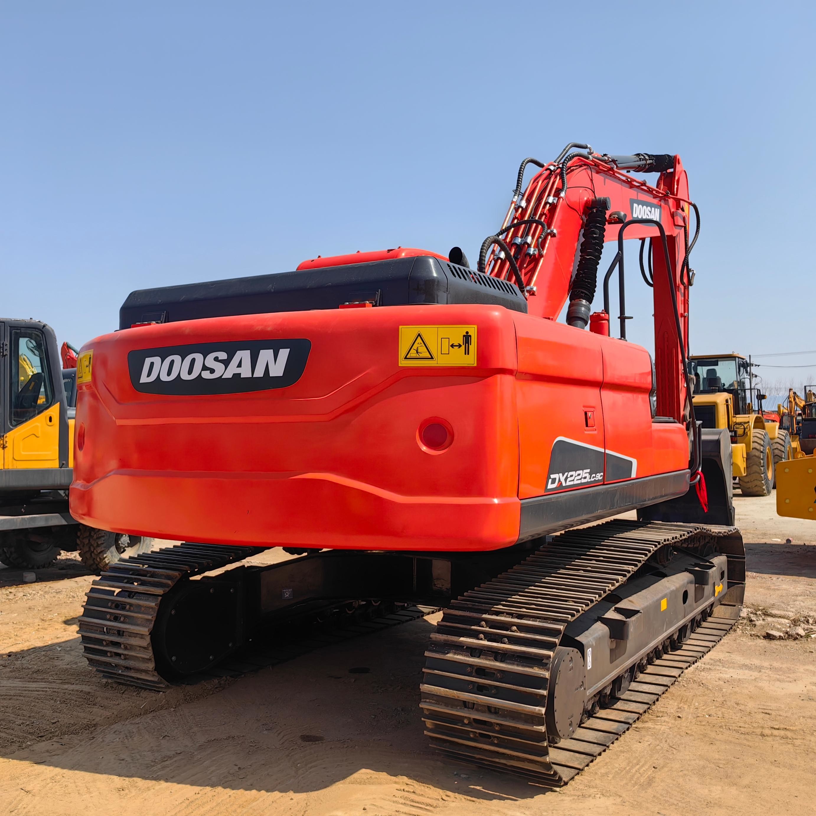 Korea Brand Doosan DX225 Used Excavator 22 Ton Crawler Hydraulic Digger with 1.28m³ Bucket Capacity