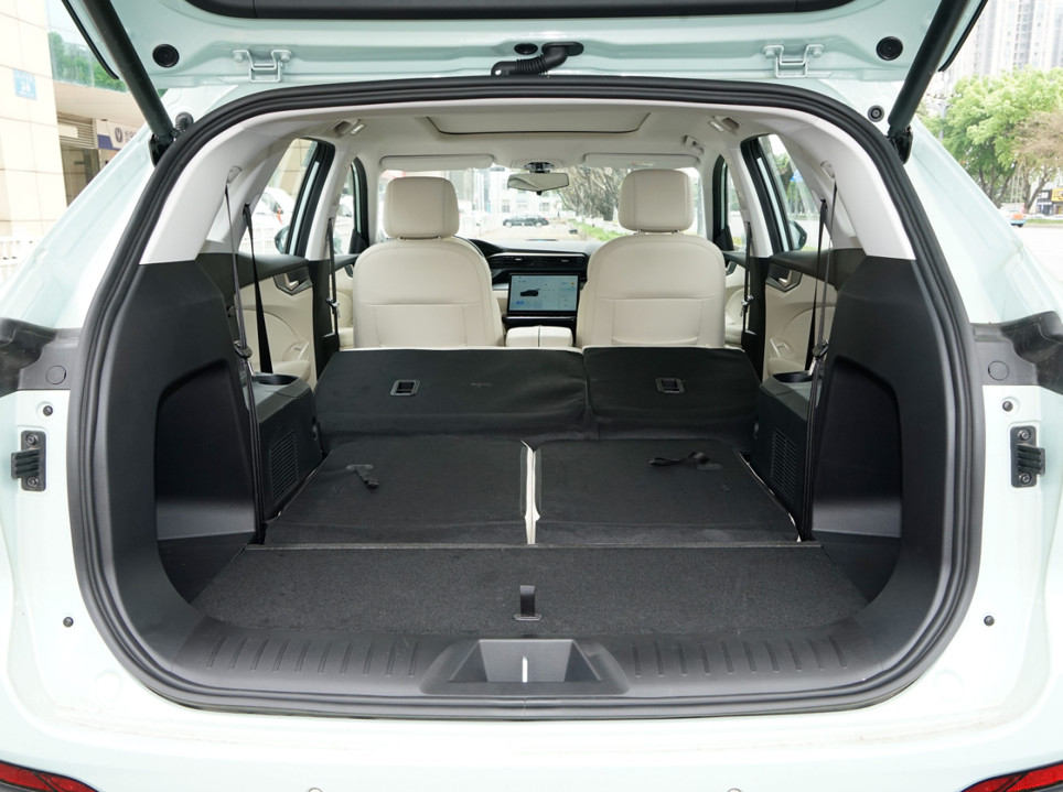 Plug-in Hybrid SUV BG X7 5/7 Seat Spacious And Powerful SUV Support Assembly