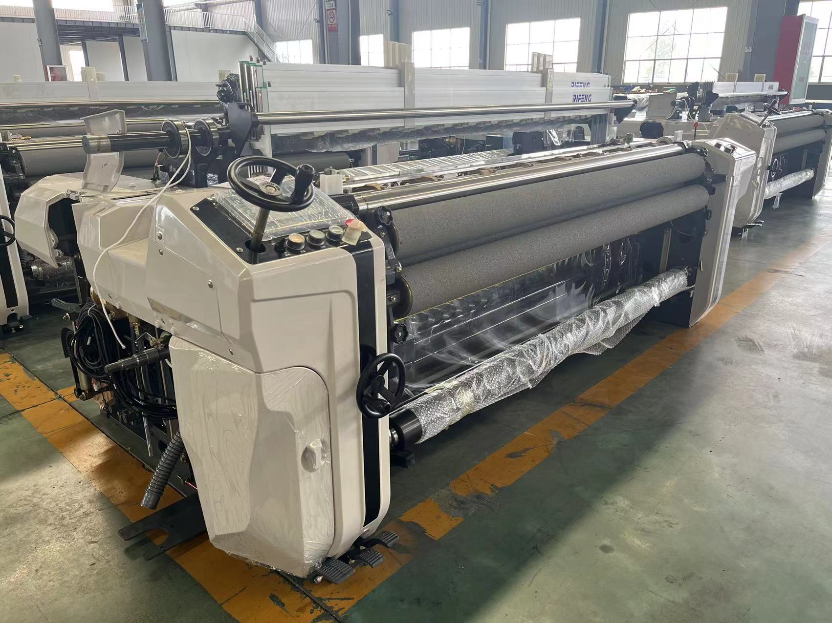 Polyester Water Jet Weaving Loom 3.0m 1000 RPM Fabric Electronic Weaving Machine