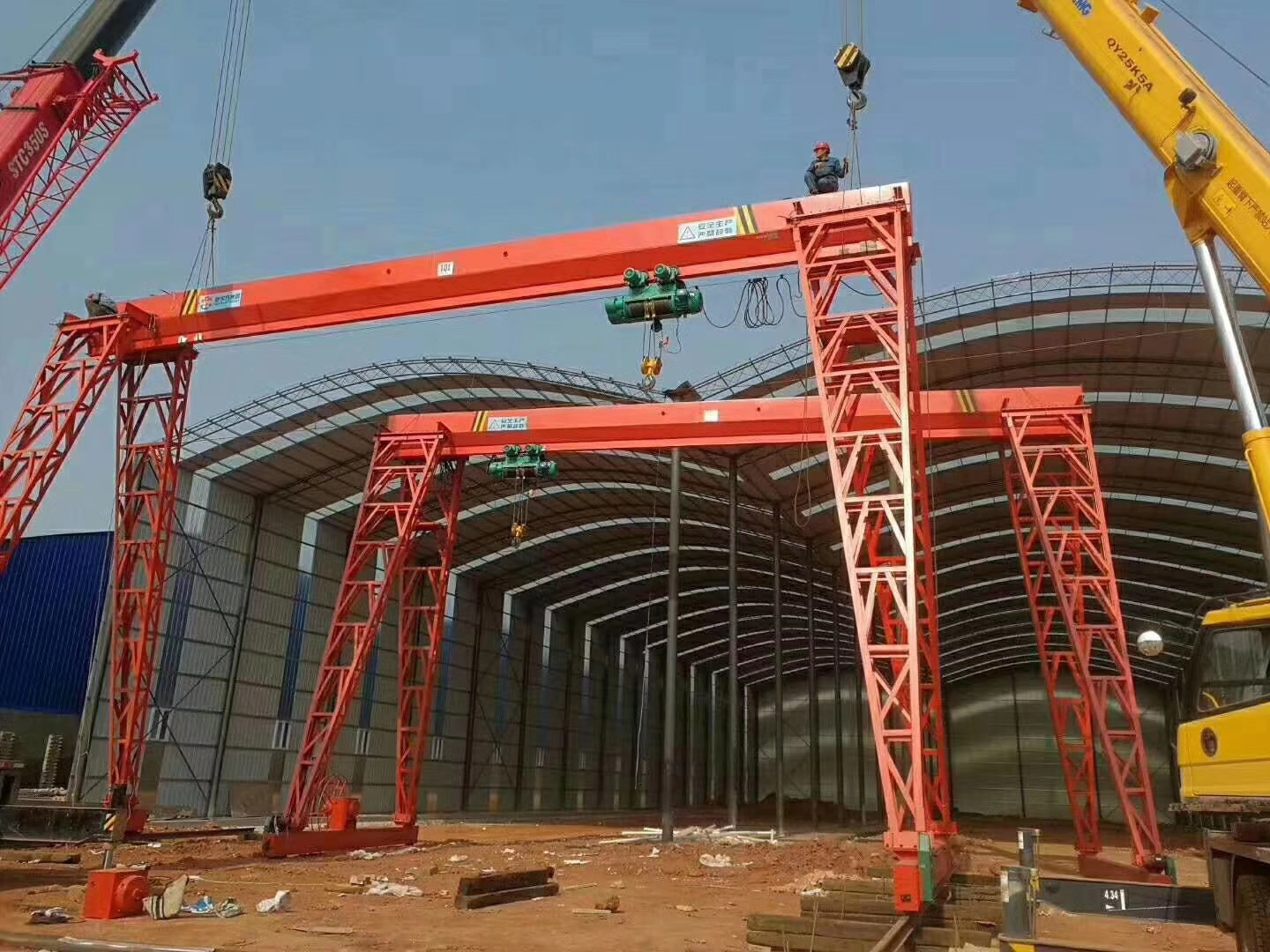 MH type 5 ton general gantry crane, gantry crane, main girder box support leg gantry crane, rail type small crane