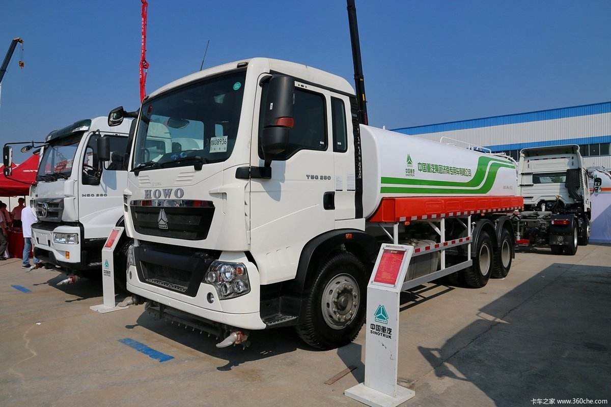 Euro 2 SINOTRUK Liquid Tanker Truck For Drinking Water 6x4 290hp 20 Ton