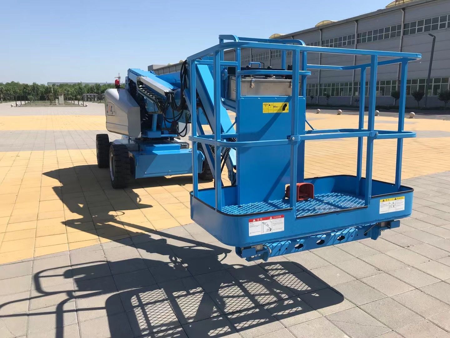 6500 kg Weight Capacity Self-Propelled Articulated Boom Lift for Aerial Work Platform