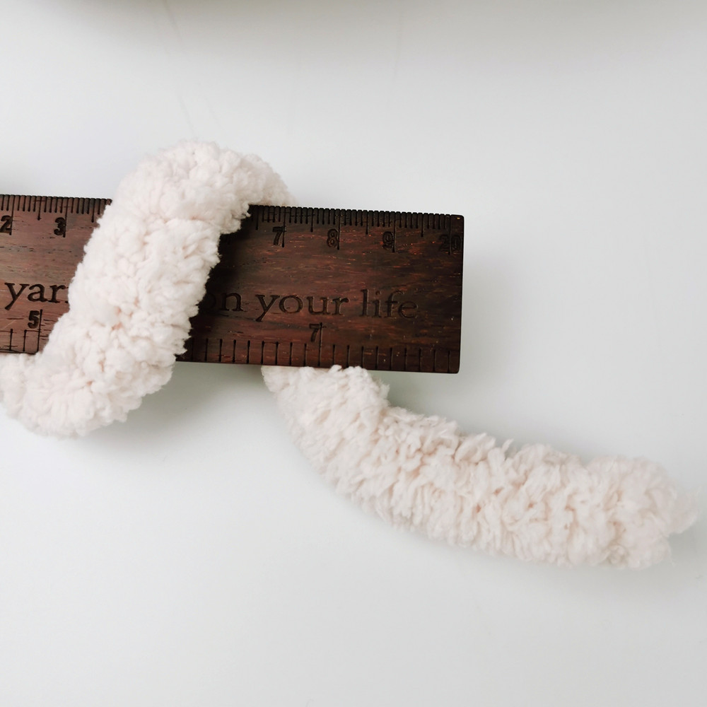 DIY Chunky Chenille Yarn 100% Polyester Fluffy Crochet Yarn For Rug Pillow Mattress