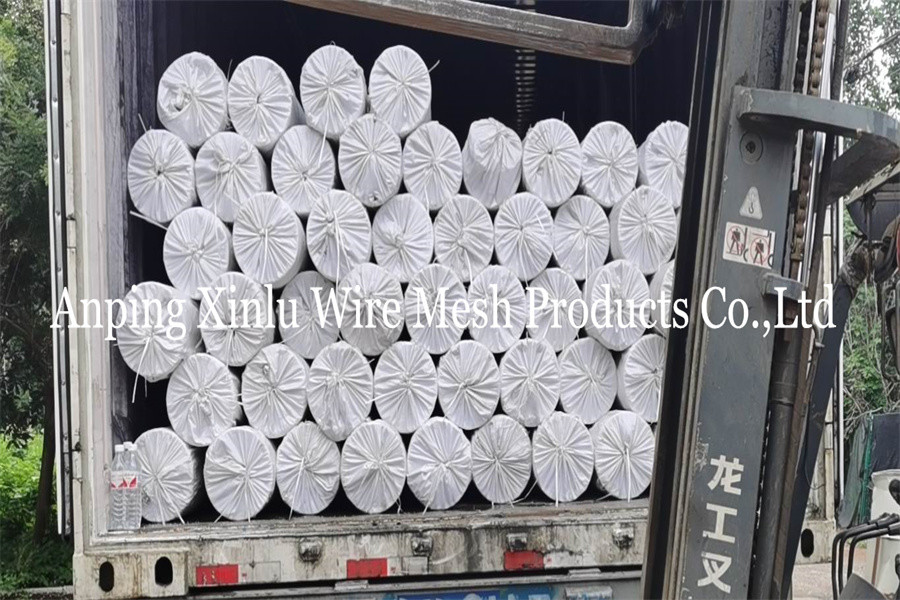 Johnson Welded Slot Wrapped V Wire Screen Pipe Joints Fitted With Bevel Plain Ends 168 x 5.8m
