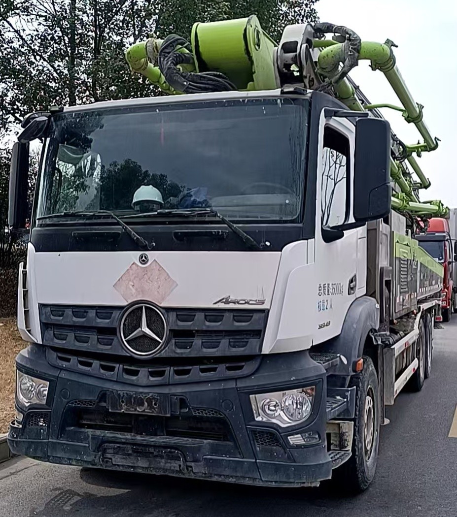 Zoomlion 52m Truck Mounted Concrete Pump ZLJ5353THBBE 52X-6RZ Pump Truck with Top Chassis