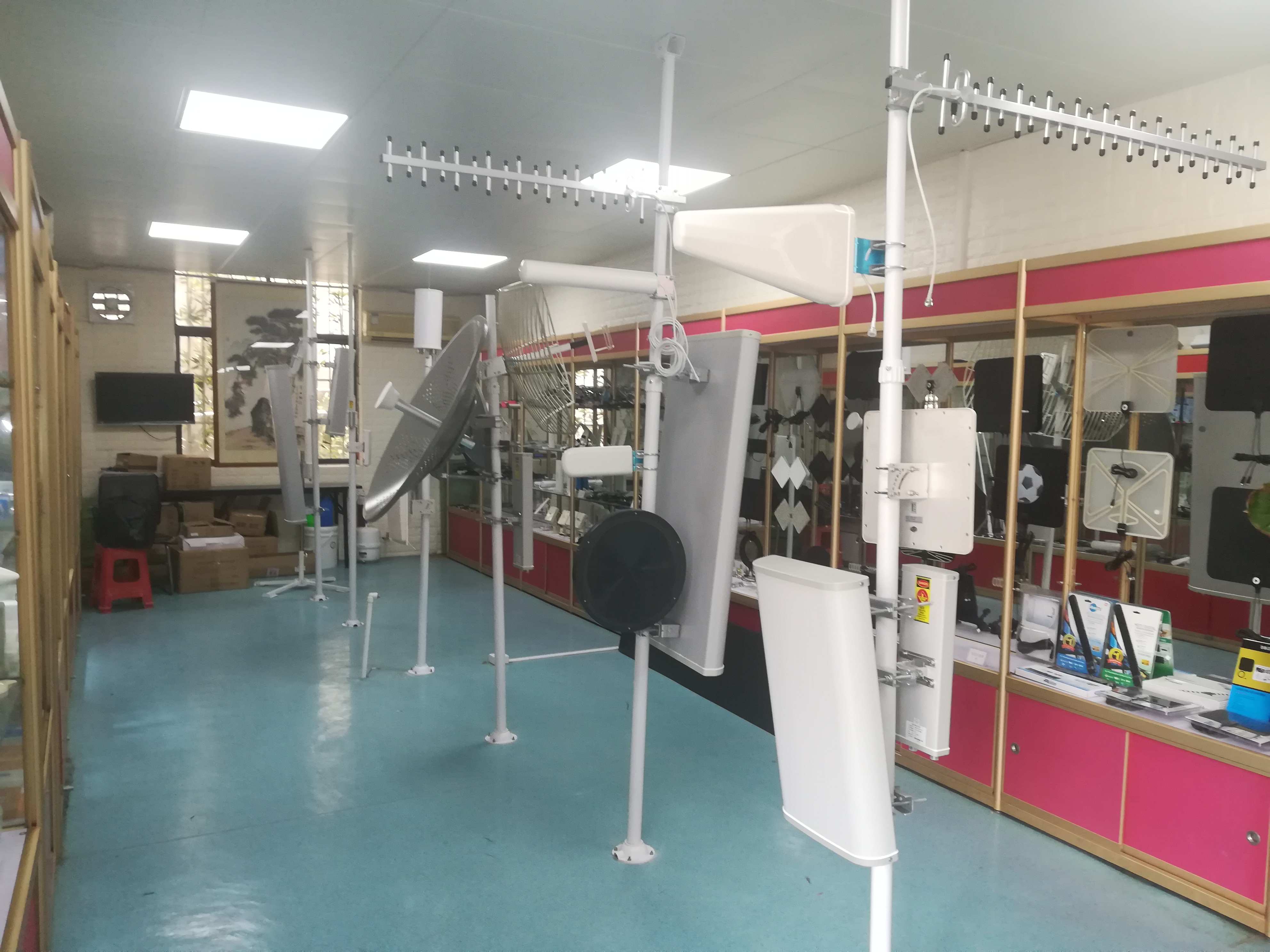 50 OHM Input Impendence High Gain Omnidirectional Antenna for Wifi 4G 5G Indoor Boost