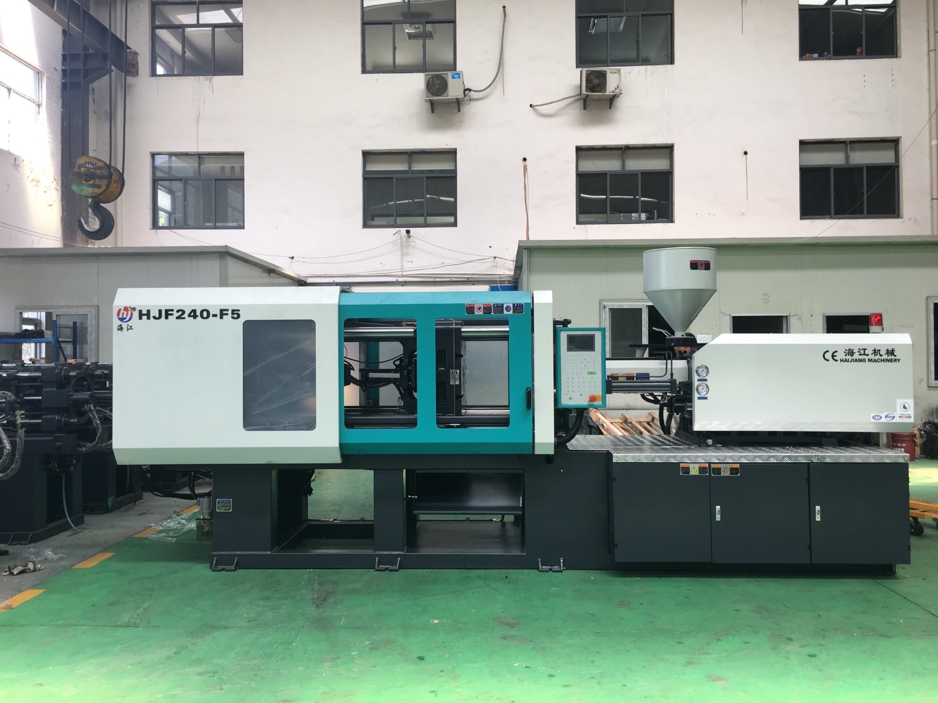 plastic mineral water bottle making machine Plastic Injection Molding Machine 100ml plastic mineral water bottle price