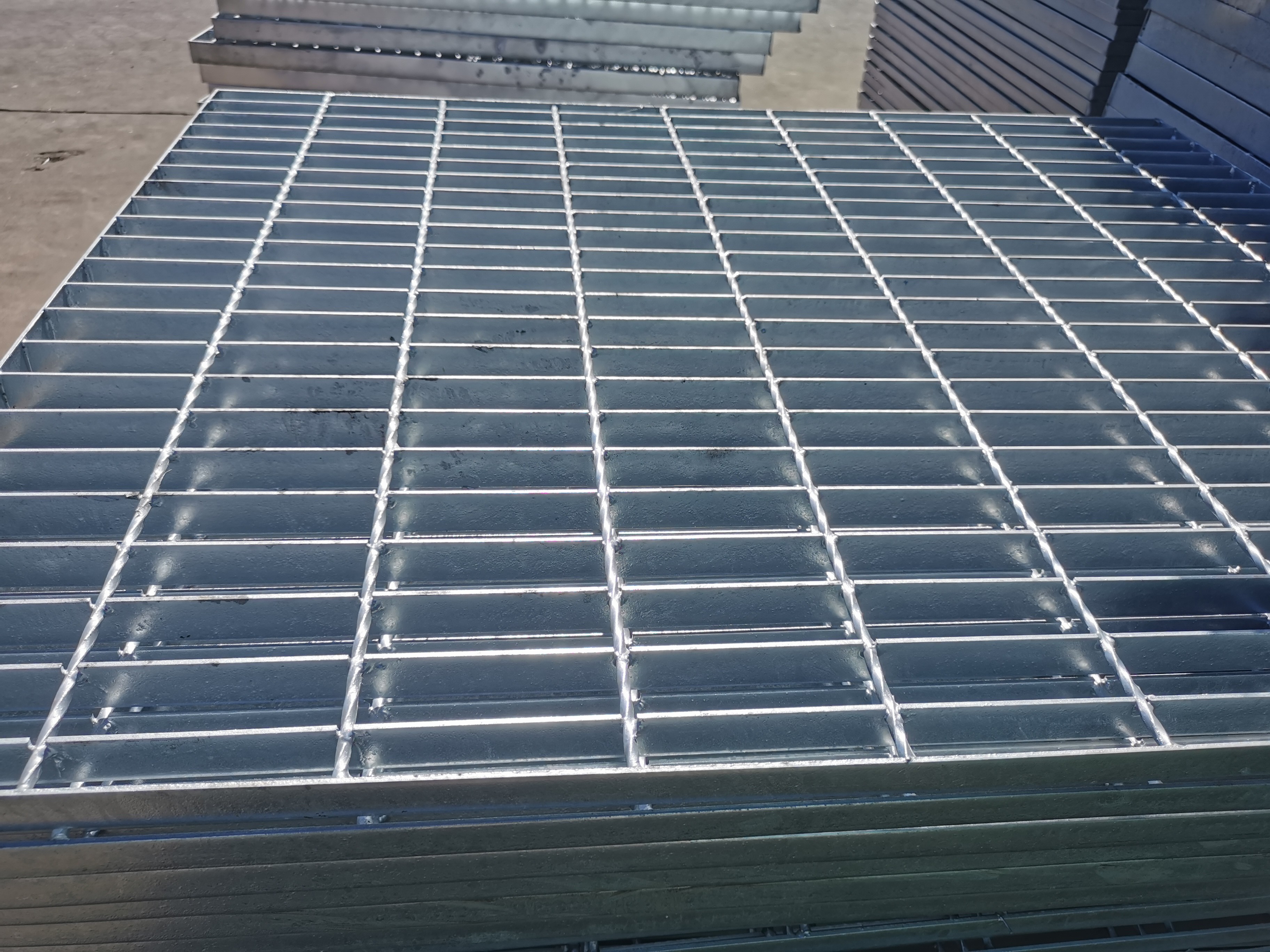 Mild Steel Q235 Heavy Duty Metal Grating Ventilation Self Cleaning