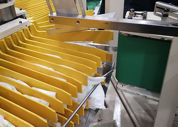 Energy Savinh Full Servo 600ppm Baby Pullup Diaper Stacker Machine