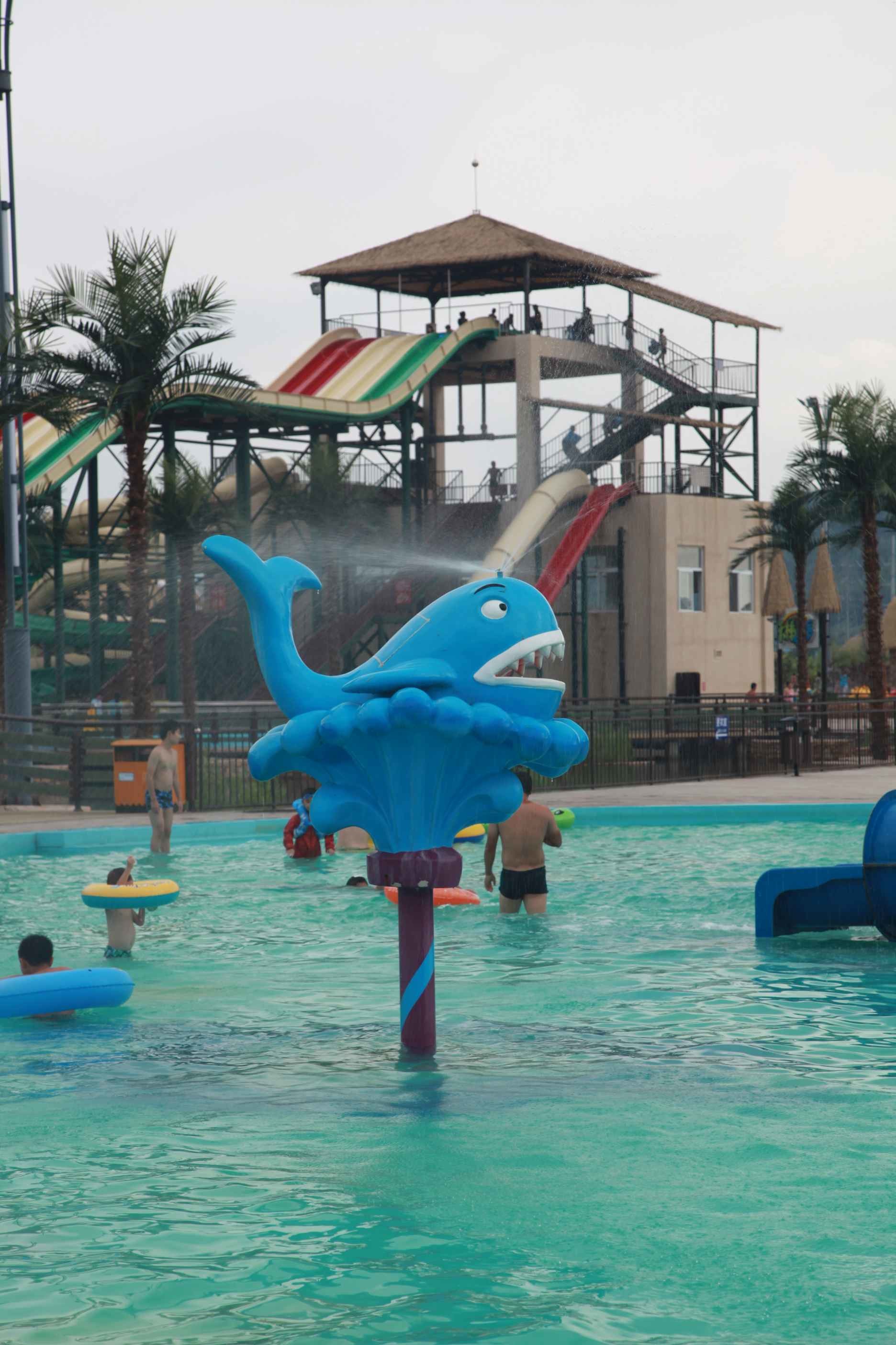 Spray Park Equipment Funny Spray Whale Toy for Play Water Games