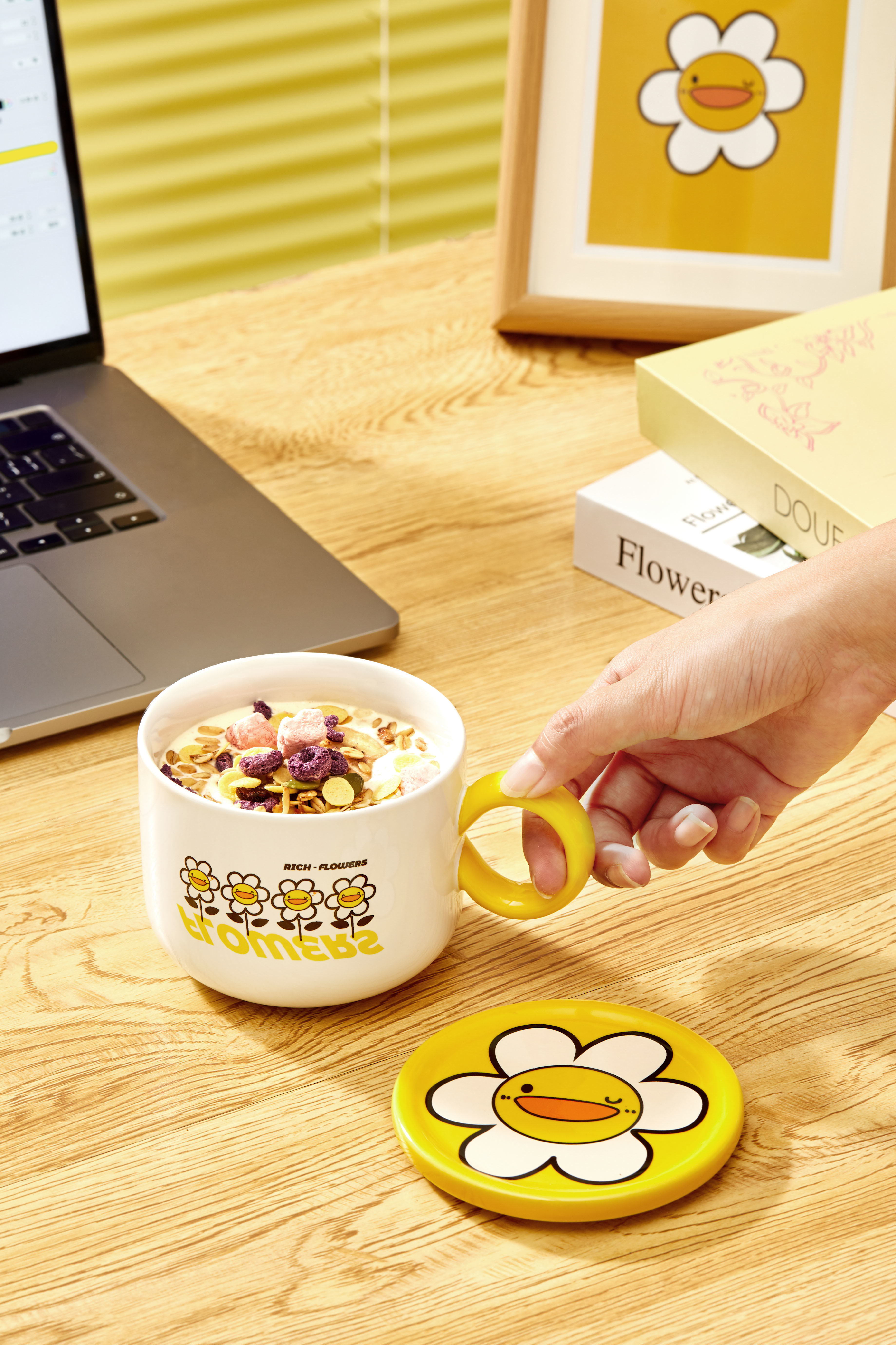 Wholesale Mugs Suitable For Couples Children Girls Use Large Capacity Ceramic Mug With Lid Office Home Creative Coffee