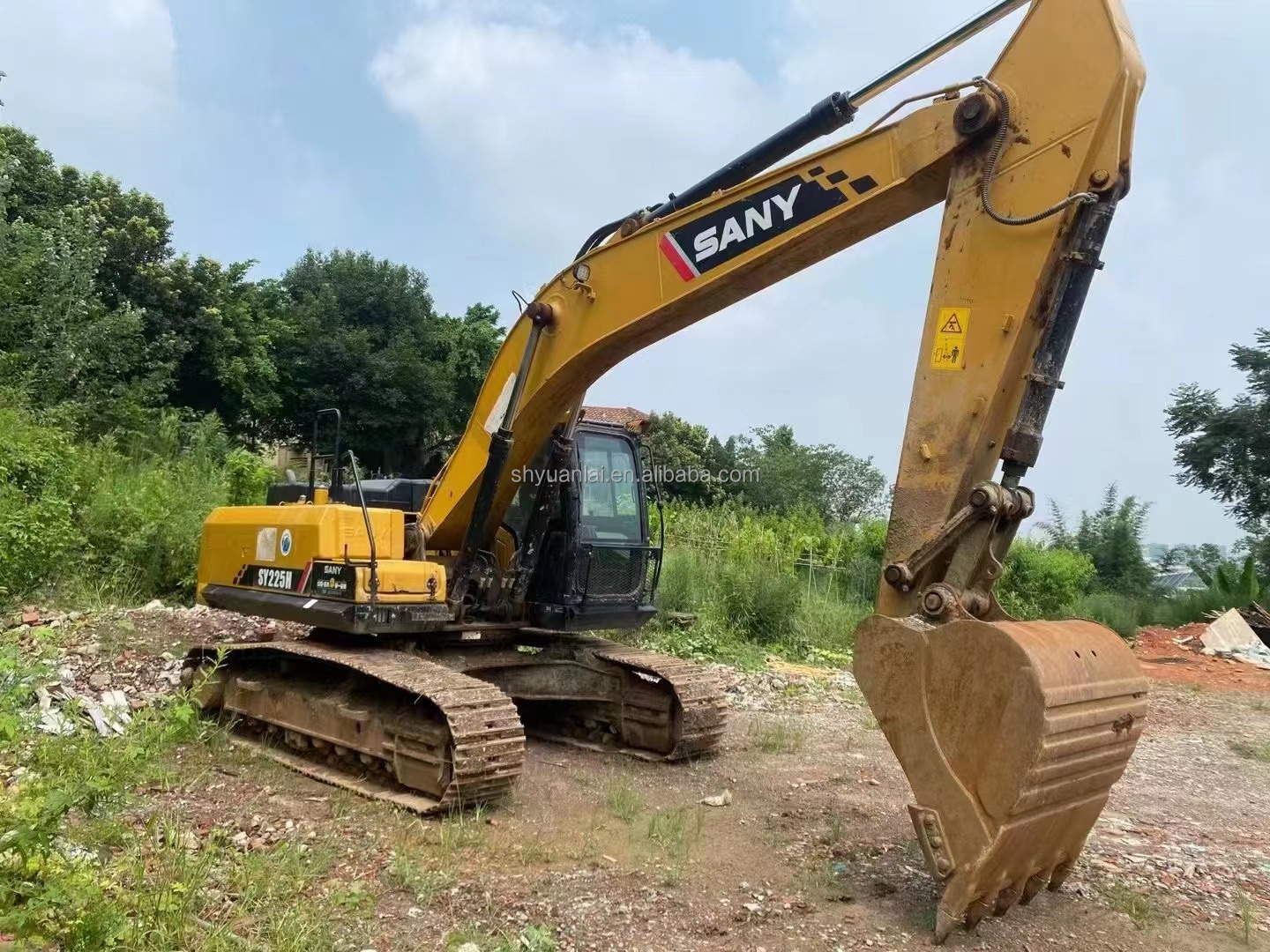 Sany225C Excavator Efficiently Working Forward Flow Generation with MITSUBISHI Engine