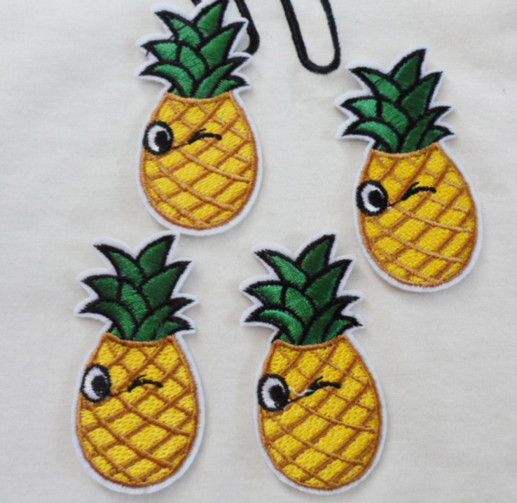 Hot Fix Motif Sliver Gold Embroidery Applique as Cross Picture