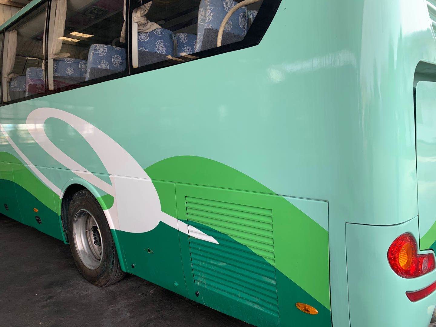 Used Tour Bus Kinglong XMQ6900 39 Seats Left Steering Single Door Steel Chassis Low Kilometer Used Passenger Bus