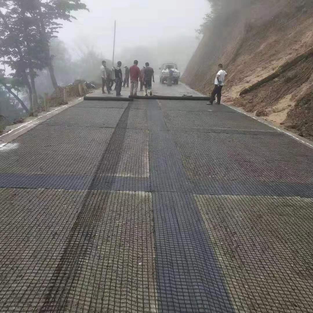 Onsite Inspection 100kn Fiberglass Geogrid Coated Bitumen for Road and Bridge Pavement