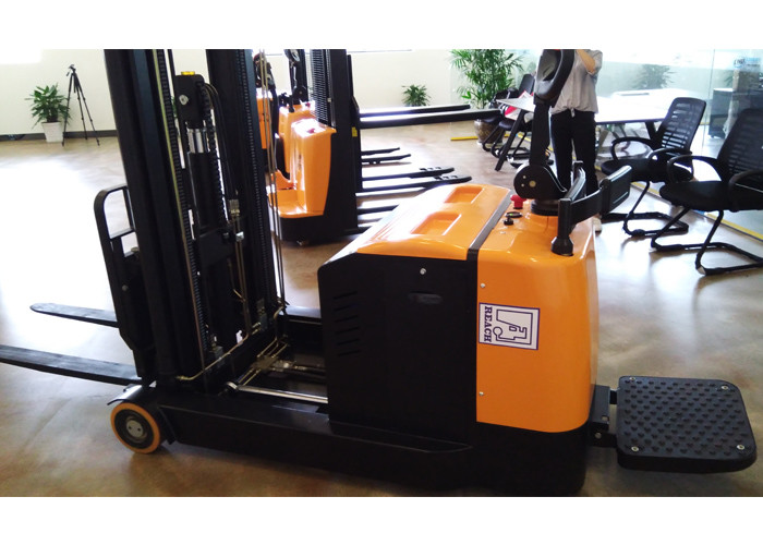 Electric Driving Stacker Forklift Truck Lifting Height 5500mm Low Vibration