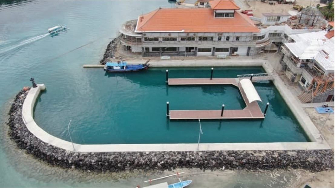 Aluminum Alloy Floating Boat Dock Durability Floating Pontoon walkway With Fenders Cleats WPC Decking LLDPE Floaters