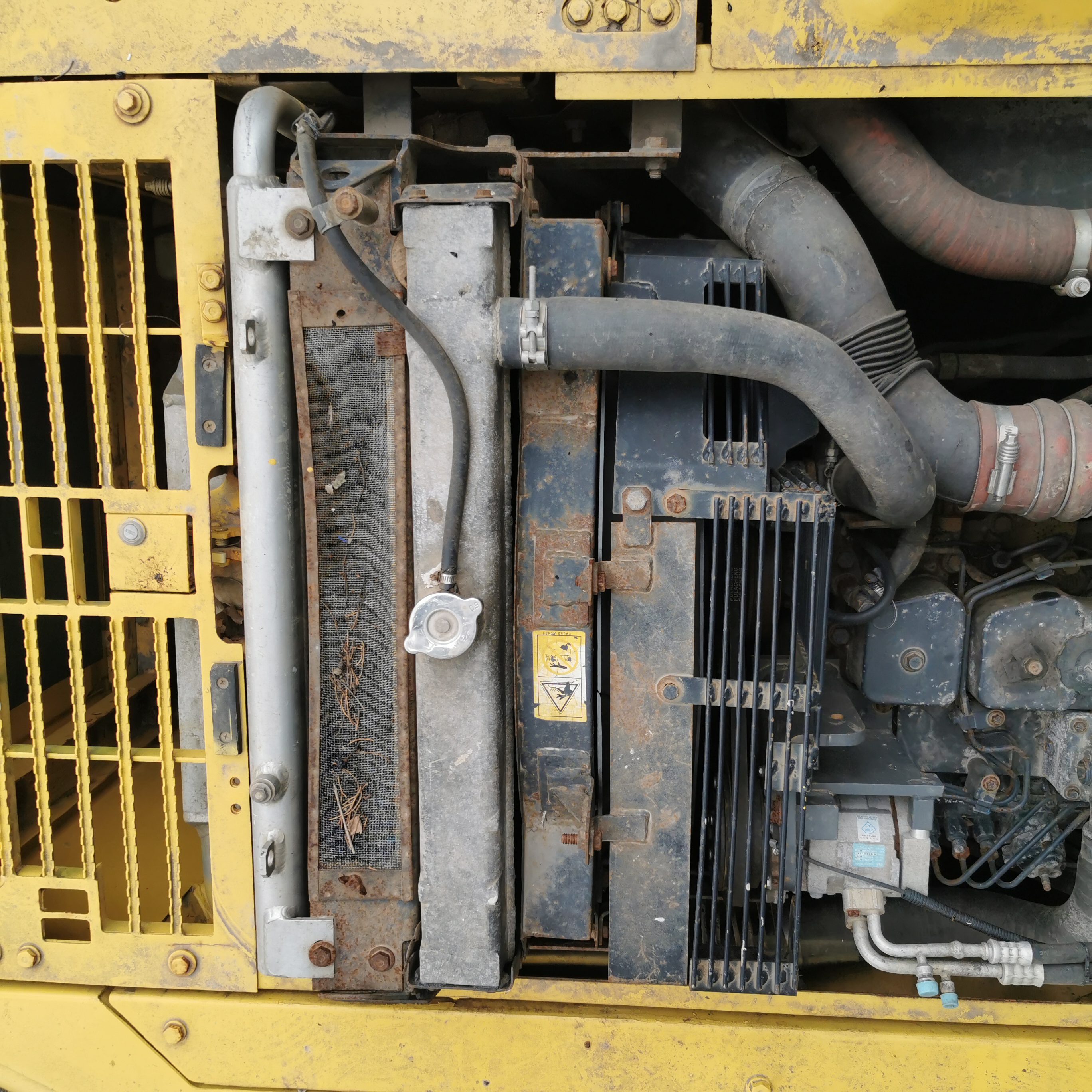 Shanghai Used Kumatsu PC200 PC220 PC240 Excavator with Original Hydraulic Pump 20 Ton