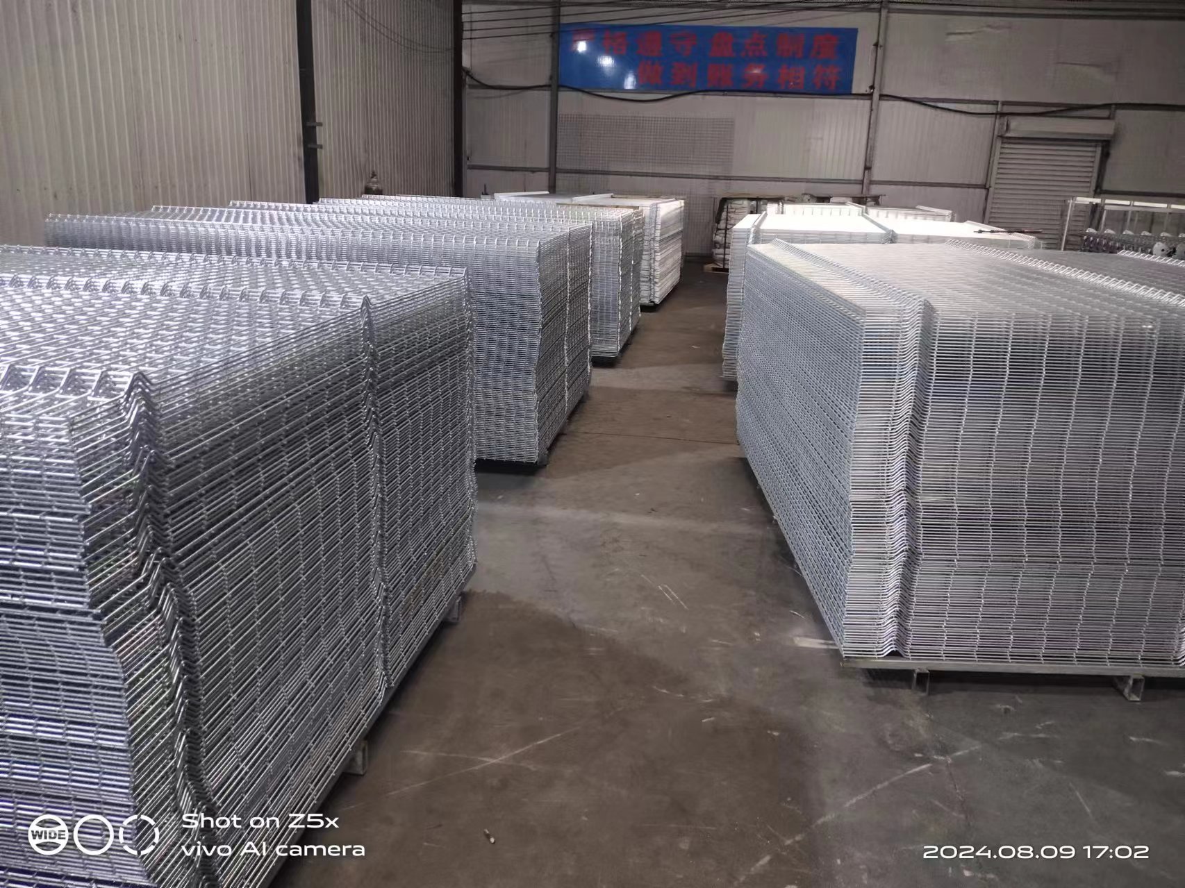 curved mesh fence