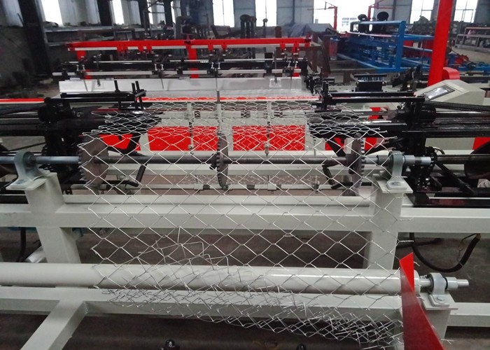  Single Spiral Diamond Chain Link Fence Machine Mesh Hole Size 25-120mm Manufactures