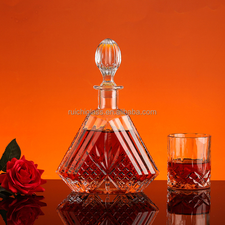 Customized Custom Make Classic Design Exquisite Emboss Square 70cl Liquor Glass Bottle