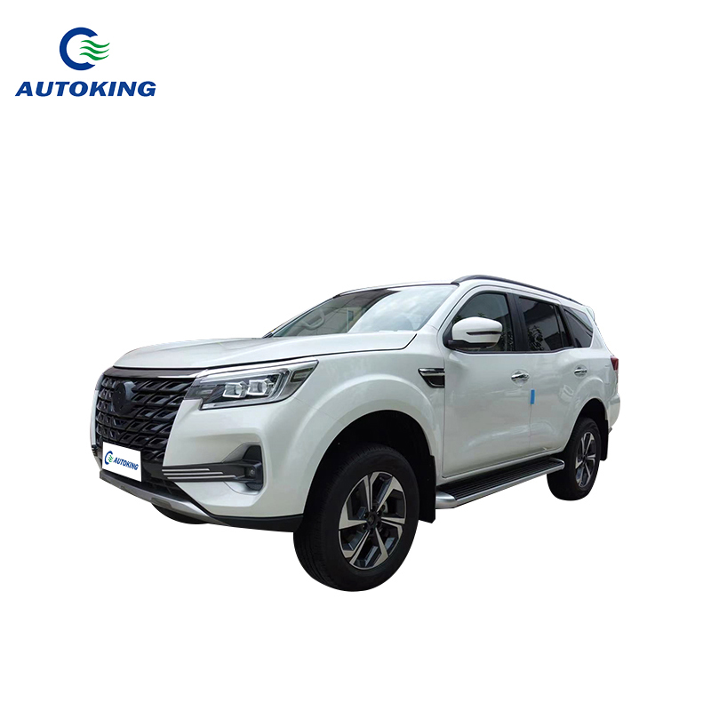 White Nissan Paladin 5 Seater Pickup Truck 2.0L-2.5L 4WD SUV