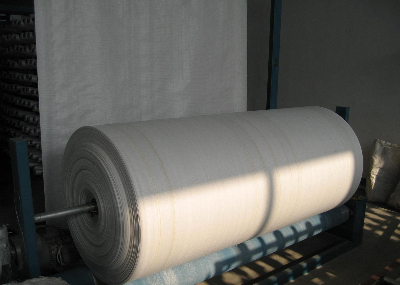Recyclable PP Woven Fabric with High Gloss / Matte Finishes Available