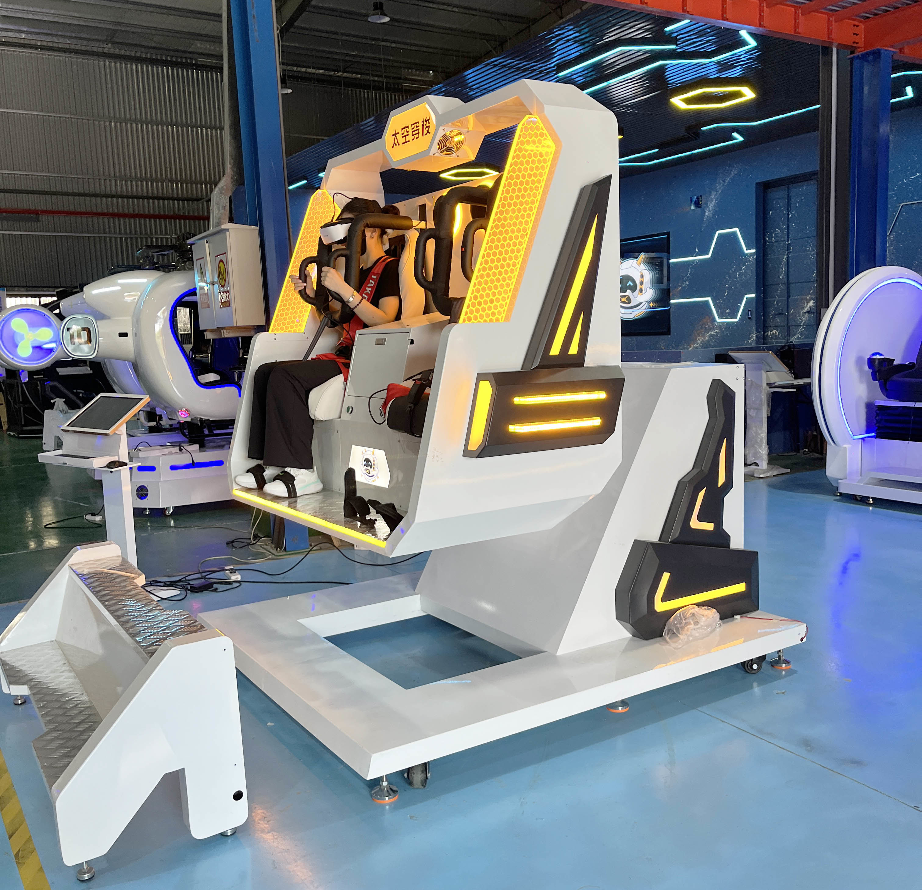 Virtual Reaity Display Experience the Ultimate 720 Degree Virtual Reality Adventure with 2 Players VR Space Shuttle 360 Simulator and DP VR E3S Glass