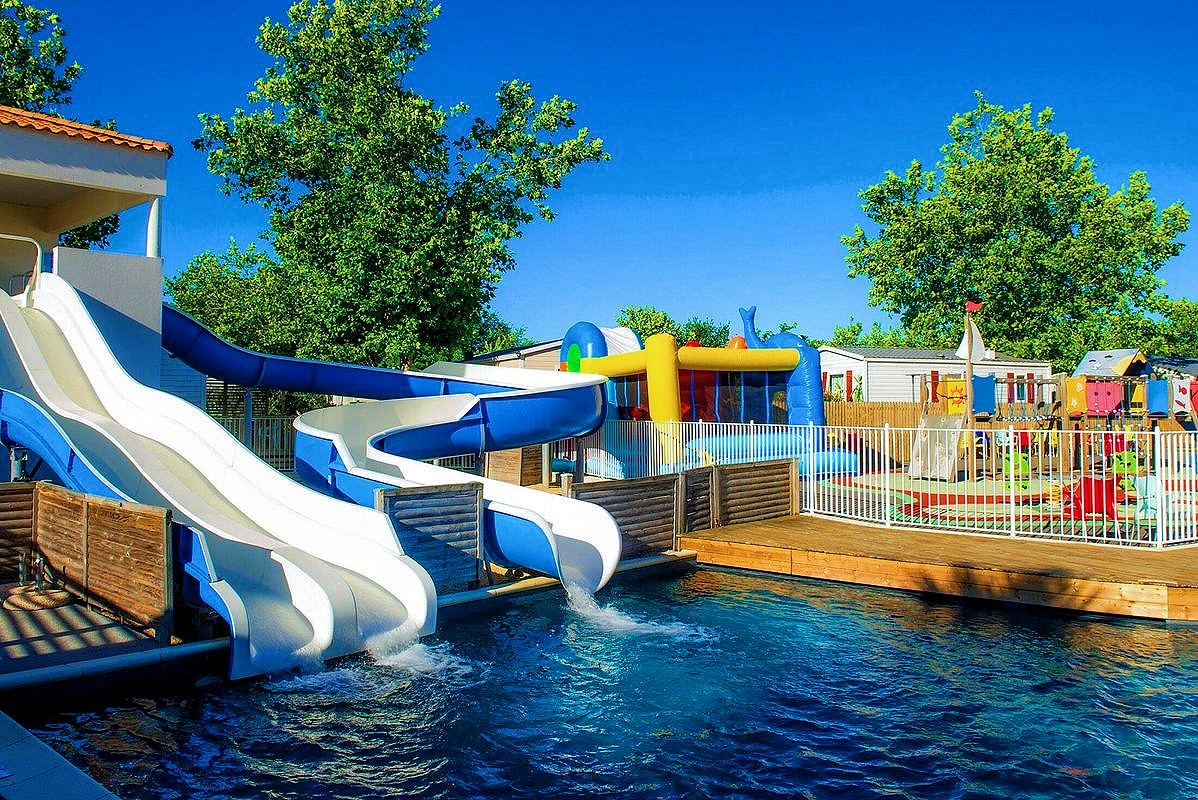 ODM Outdoor Water Playground Swimming Pool Equipment Fiberglass Slide For Kids